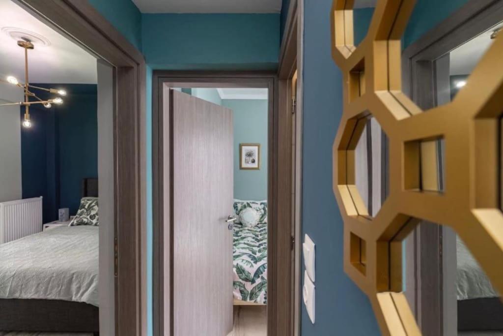 Artistic Apt In Vibrant Gazi With Large Terrace By Ghh Athens Ngoại thất bức ảnh