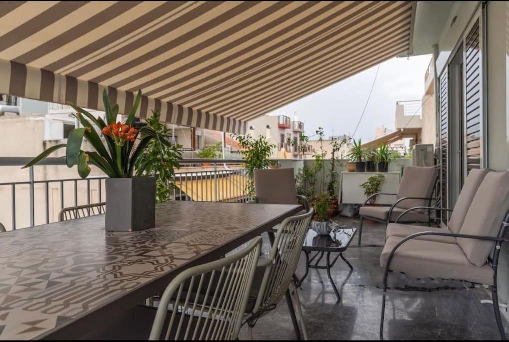 Artistic Apt In Vibrant Gazi With Large Terrace By Ghh Athens Ngoại thất bức ảnh