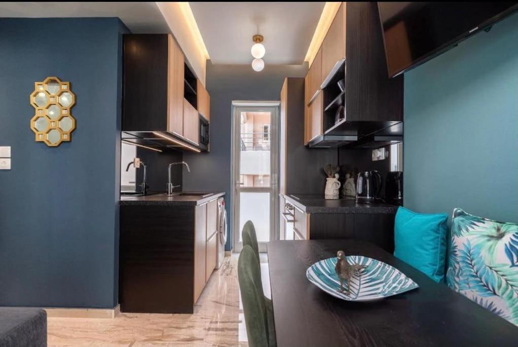 Artistic Apt In Vibrant Gazi With Large Terrace By Ghh Athens Ngoại thất bức ảnh