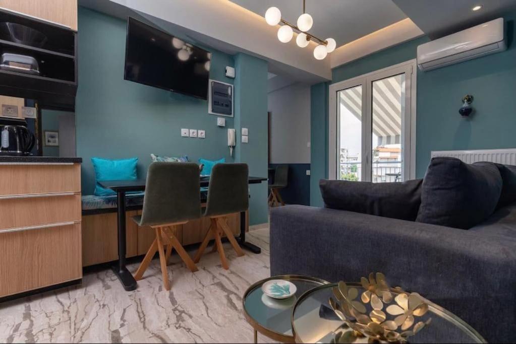 Artistic Apt In Vibrant Gazi With Large Terrace By Ghh Athens Ngoại thất bức ảnh