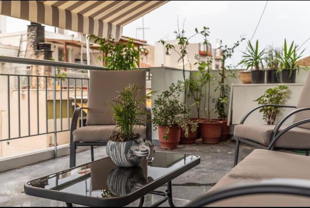 Artistic Apt In Vibrant Gazi With Large Terrace By Ghh Athens Ngoại thất bức ảnh