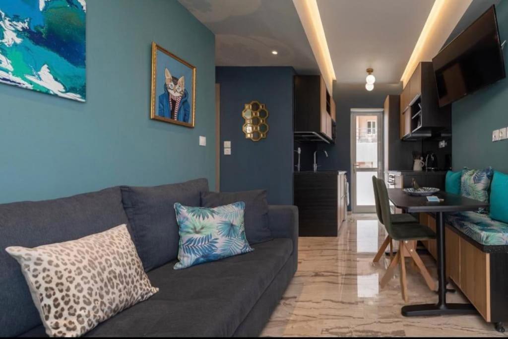 Artistic Apt In Vibrant Gazi With Large Terrace By Ghh Athens Ngoại thất bức ảnh